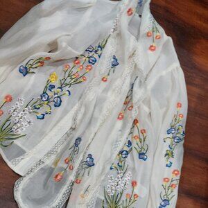 Womens embroidered Blouse cream color Brand name Akira sz med